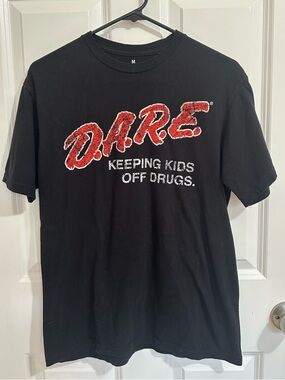 Black D.A.R.E. Short Sleeve Graphic T-Shirt - Size M